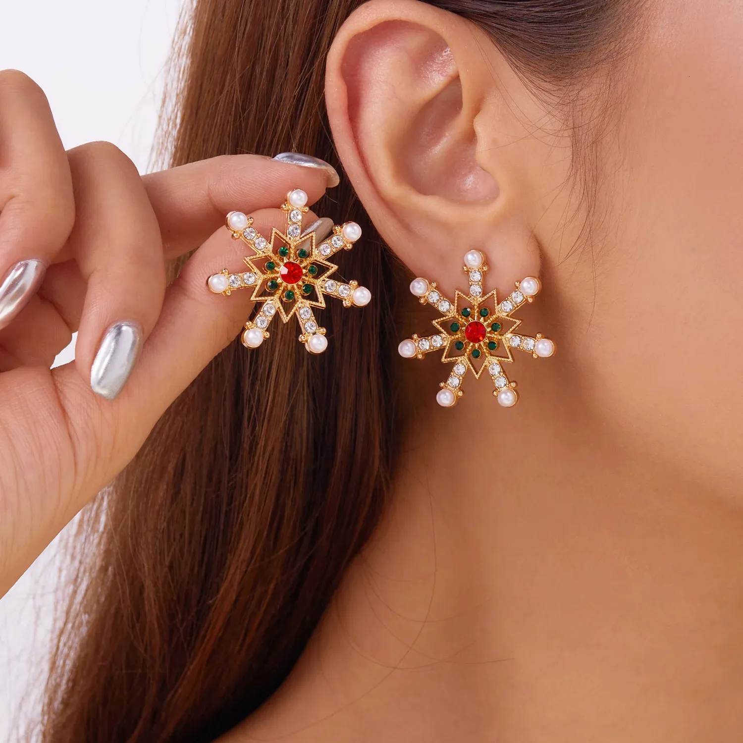 Fashion Christmas Snowflake Stud Earrings for Women with Crystal 