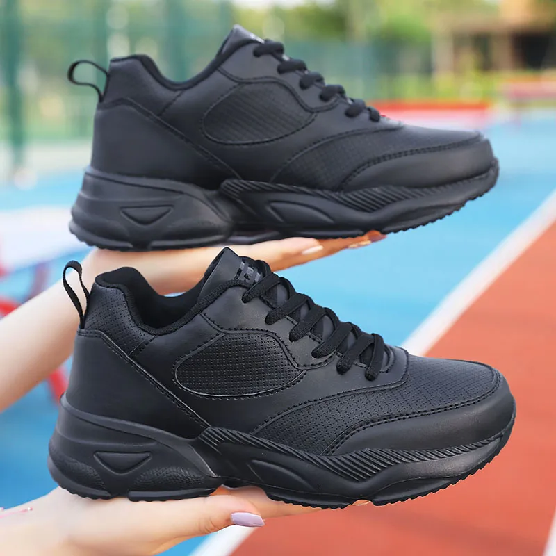 Scarpe nere leggere online