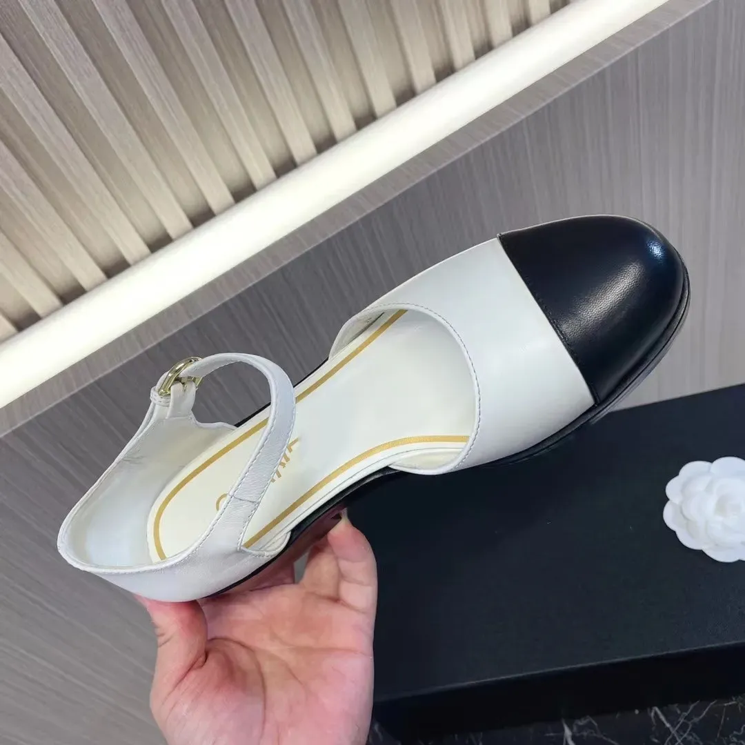 Designer Sandals 2024 new flat slipper women`s summer casual sandals brand women`s one-line strap sandals