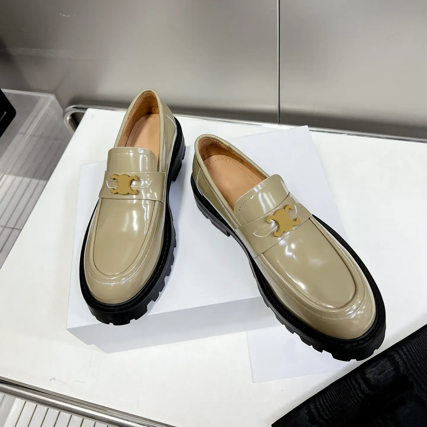 Top Designers Woman Casual shoes Dress shoes Leather shoes Luxury fashion Arc de Triomphe Loafers Goat leather insole Cowhide leather Shoes flats wholesale
