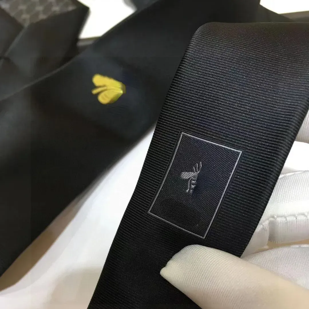 Unisex Designer Ties Silk British Style Casual Business Dress Ties with Bee and Letters Embroidery Gift Box Pxx