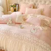 Ensembles de literie Rose romantique français Rose dentelle volants Patchwork fleurs broderie ensemble velours polaire housse de couette drap de lit taies d'oreiller