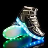 Dzieci LED Buty ładujące USB świecące trampki Dzieci Hook Loop Luminous Buty dla dziewcząt chłopców deskorolki Wysokie Sporty biegowe 231229