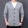 Męskie swetry 2024 Sweter marki mody na męski płaszcz kardigan v dekolt Slim Fit Skoczniki Zimowe ubrania w stylu koreański