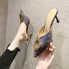 Tofflor sandaler elegant kvinna klackade skor för kvinnor 2024 designer sommar strass höga klackar lila mode silver svart