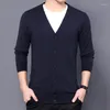 Męskie swetry 2024 Sweter marki mody na męski płaszcz kardigan v dekolt Slim Fit Skoczniki Zimowe ubrania w stylu koreański