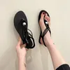 Sandaler kvinnors skor med låga klackar sommar 2024 diamantskor PVC-plast för kvinna flip-flops svarta strass sandal f h