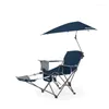 Chaise de camping bleue Camp Furniture avec parasol de plage à pince