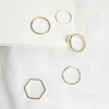 Anelli a grappolo 5 pezzi / set Design unico Semplice colore oro Onda irregolare per le donne Gioielli di moda Geometria all'ingrosso Set di anelli per feste Regali