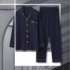 メンズスリープウェアメンパジャマスプジャマ秋コットン長袖ルーズカーディガンは、ホームドレスエムボイトメントパジャマセットの外で着用できます