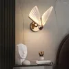 Lampada da parete moderna LED farfalla illuminazione per interni paralume in acrilico luci per comodino camera da letto applique decorazione della casa