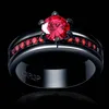 Mode-Stil Roter Kubikzircon Granat Ringe für Frauen Dame Schwarz Gold gefüllt Hochzeit Verlobung Liebe Versprechen Ring Anel Whole225m