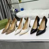 Décolleté firmati stampa ricamo lettera tacchi alti donne di lusso sexy scarpe a punta ufficio scarpe da sposa di alta qualità in vera pelle a spillo