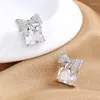 Orecchini a bottone Fiocco di lusso per donna Colore argento Rettangolo Zircone bianco Matrimonio Piccoli orecchini a bottone Festa di fidanzamento Regalo di gioielli