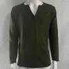 メンズTシャツ春秋の薄いkniteeシャツメンズソリッド長袖ボタン編み物セーター服ファッションvネックTシャツニットウェアトップ