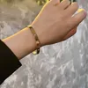 Designer skruv armband armband mode lyxiga smycken vårdare original trendig 18k guld diamant för kvinnor män nagel armband silver smycken armband 4a8b