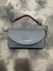 女性レッドカラーC/lhandbagsリベットホールディングバッグパーソナリティヘッドエンボスエンベロープショルダーバッグ