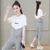 Frauen Zwei Stück Hosen Casual Anzug Sommer 2024 Koreanische Zeigen Schlank Crop Tops Und Wadenlangen 2 Set Mode capris Sportswear