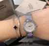 Relógio feminino relógios de alta qualidade designer moda luxo quartzo-bateria brilhante grade cinta 25mm relógio à prova dwaterproof água