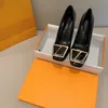 2024 Nuove donne con tacchi alti sandalo Oxford scarpe pianeggianti per ufficio full uffice shake shingback pompa tacchi a blocchi di cuoio con blocco con rivestimento in pelle di pecora