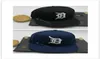 Stock listo Detroit Sports Gorras ajustadas Sombrero de béisbol fresco Adulto Pico plano Hip Hop Tigre Hombres Mujeres Azul Negro Cerrado completo Gorra1182736