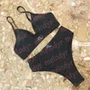 Designer svart badkläder brev tryck vadderad bikini set kvinnor sommar strand semester simning baddräkt