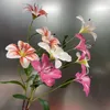 Fleurs décoratives artificielles – 3 têtes, petit film de lys, fausses plantes vertes, pour célébration de mariage, soie