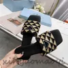 Slippare Mules Womens Home Flip Flops Casual Sandaler Flat Triangle Marker Slide Woman Empämmare Tyg Black Beige Multicolor Brodery Summer Tasman Slippers