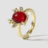 Pierścienie klastra wykwintne złoty kolor rogu jelenia CZ Regulowany rozmiar dla kobiet owalny czerwony kamień ślubny Prezenty zaręczynowe