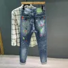 Männer Slim Jeans Frühling Graffiti Ripped Loch Spray Farbe Patch Hip-hop Mode Denim Hosen Männlichen Streetwear 240102