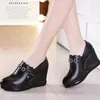 Chaussures habillées Bouche profonde Split Cuir Plate-forme noire Talons hauts Pompes en cristal Danse pour dames Mode féminine