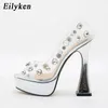 Eilyken Design Rivet Crystal PVC透明な女性ポンプオープントゥドーハイヒールサンダルセクシーなナイトクラブウェディングプラットフォームシューズ240102