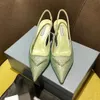 مصمم صندل نساء Slingback Pump Rhinestone Dress Shoes Luxury High High Cheels Logo Logo Strap Pointed Tee Pated Party Wedding Shoes مع Box 0102