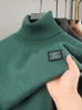 Męskie swetry 2024 modny list haftowany sweter z wysokim szyją jesienne zimowe ciepło elastyczne zużycie dzianiny