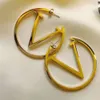 Boucles d'oreilles en forme de V avec lettre assortie V L pour femmes, cercles exagérés en acier titane, simplicité personnalisée, à la mode