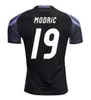 Maillots de football rétro du Real Madrid Bale Benzema Modric Camiseta classique à domicile Raul R.Carlos 05 06 07 08 09 10 11 12 13 14 2005 2006 2010 2011 Maillots de football Ronaldo