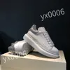 Chaussures de créateurs en relief Casual Blanc Ciel Vert Noir Bleu Denim Rose Rouge Luxurys Mens Entraîneur Plateforme Femmes Skate Temps Limité Taille Unisexe Baskets yn200710