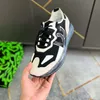 2024 Designer Casual Shoes 10a Quality Runner Sneakers Shoes Trainers Thick Sole Stöttabsorptionskor Män kvinnor Skor Fashion Läderskor Luftfjällor