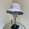 2024 Femmes Seau Chapeaux Avec Sangle Été Randonnée En Plein Air Fisher Chapeau Designer Plage SunHat Luxe Casquette Ajustée Hommes Bonnets Protection Solaire 2401022BF