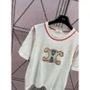 Moletons femininos com capuz Ce23 Primavera / verão Carta Bordado Design Moda Versátil Solta Pescoço Redondo Manga Curta Camiseta Lazer