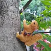 Trädgårdsdekorationer klättrar djurhänge realistiska apa ekorre form träd hängande figur för utomhusdekoration