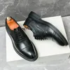 Scarpe eleganti da uomo in pelle lucida a punta formali di fascia alta business alla moda casual consegna gratuita