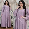 Abbigliamento etnico Diamanti musulmani Abaya per le donne Abito lungo con scollo a V Abito leggero di lusso in Arabia Saudita Pullover Jalabiya allentato Caftano solido