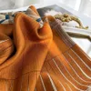 Écharpes élégantes à la mode en laine de soie grande écharpe carrée bureau châle femmes 135 135 Silkwool274F