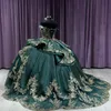 Svartgrön bollklänning quinceanera klänningar 2024 från axelprinsessan guld spets applikation födelsedagsfest vestidos de 15 anos