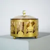 Tallrikar 1 st Mellanöstern Muslimsk metall Castle Plastic Coconut Fruit Tray Ins Tea Home Dried Snack Bowl med lock