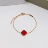 Top Qualité Femmes Designer Bracelets Couleur Rouge Titane Acier Simple Fleur À Quatre Feuilles Bracelet De Luxe Couple Bracelets De Mariage Party206c