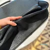 Famoso designer di marca Totes Borse a tracolla classiche da donna Nuova borsa da viaggio di moda media in vera pelle di grande capacità Lettera in oro nero Prodotto di alta qualità