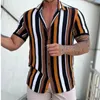 メンズシャツのファッションストライププリント半袖Tシャツ夏の男性ターンダウンカラーボタンカジュアルブラウス衣類240102