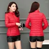 Kvinnors dikerockar 2024 Parkas Winter Jacket Bomulls varm koreansk casual Light Solid Parka snörock